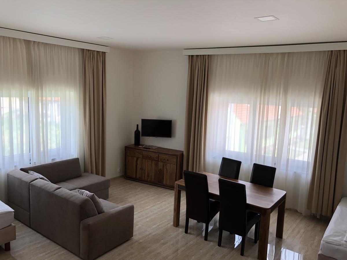 Apartman Za Radnici Valtice Dış mekan fotoğraf